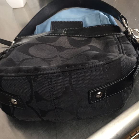 Coach/ Medium/ ZOE/ Black Signature /Jacquard/ Bag - Picture 5 of 6